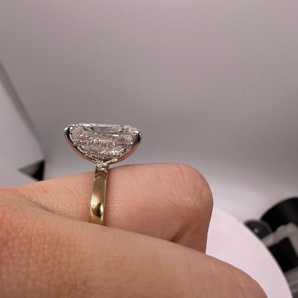 6.08 carat g vs1 radiant cut Diamond Engagement ring solitaire - Picture 5 of 11